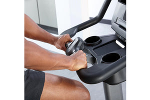 Life Fitness Club Series + (Plus) Upright Lifecycle Bike w/ Discover SE3 Console (DEMO)