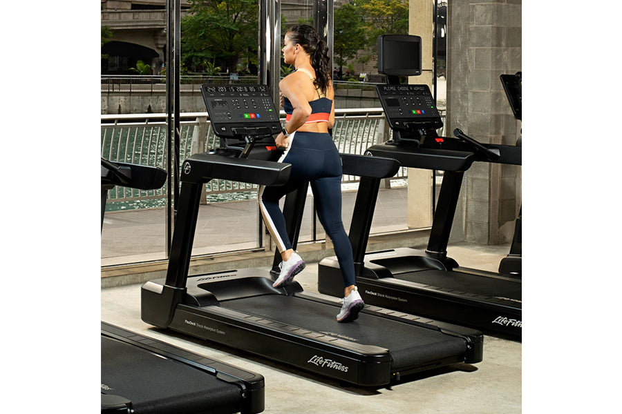 Life Fitness Club Series + (Plus) Treadmill (💥MEMORIAL SALE)