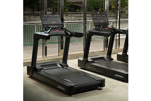 Life Fitness Club Series + (Plus) Treadmill