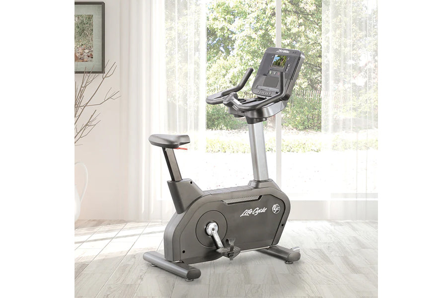 Life Fitness Club Series + (Plus) Upright Lifecycle Bike w/ SE3 Consol – 360 Fitness Superstore