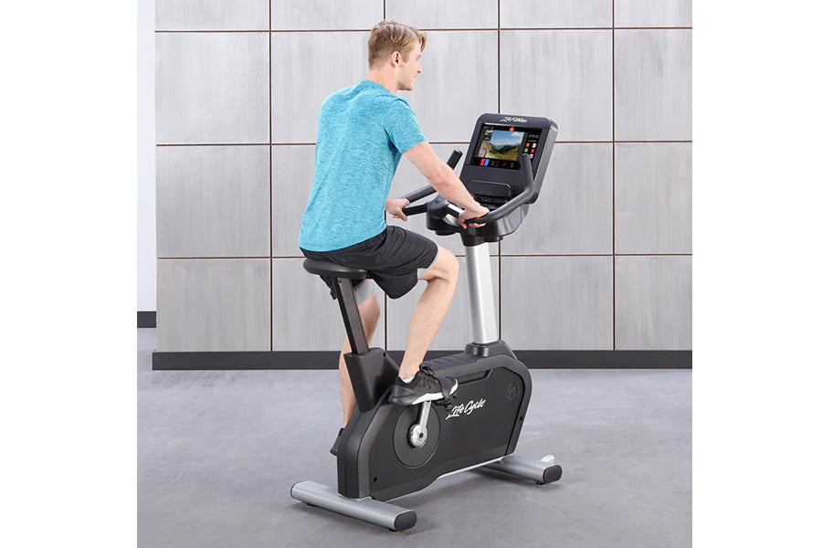 Life Fitness Club Series + (Plus) Upright Lifecycle Bike w/ SE3 Consol – 360 Fitness Superstore