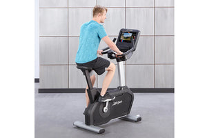 Life Fitness Club Series + (Plus) Upright Lifecycle Bike w/ Discover SE3 Console (DEMO)