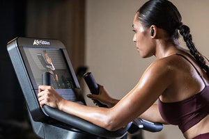 Life Fitness Club Series + (Plus) Upright Lifecycle Bike w/ Discover SE3 Console (DEMO) (💥MEMORIAL SALE)