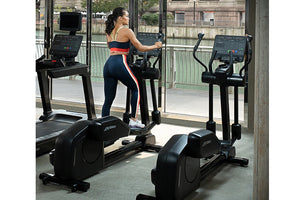 Life Fitness Club Series + (Plus) Elliptical Cross-Trainer