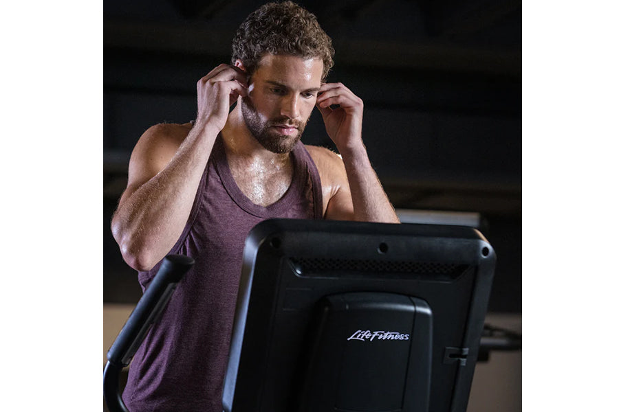 Life fitness club series plus elliptical best sale